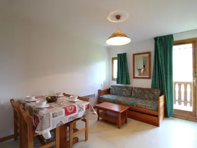 Coin salon dans l'établissement Appartement cosy 4 pers au pied des pistes, balcon et Wifi - FR-1-508-128