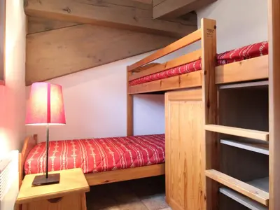 Un ou plusieurs lits dans un hébergement de l'établissement Spacieux appartement 6 pers. au pied des pistes avec parking et WIFI - FR-1-508-129