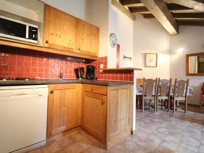 Cuisine ou kitchenette dans l'établissement Spacieux appartement 6 pers. au pied des pistes avec parking et WIFI - FR-1-508-129