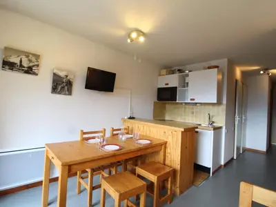 Cuisine ou kitchenette dans l'établissement Appartement pour 4 personnes avec balcon, proche des pistes à Val Cenis Le Haut - FR-1-508-133