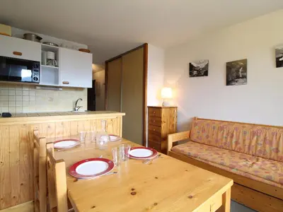 Cuisine ou kitchenette dans l'établissement Appartement pour 4 personnes avec balcon, proche des pistes à Val Cenis Le Haut - FR-1-508-133