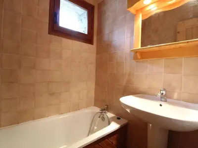 Salle de bains dans l'établissement Appartement confortable 5 personnes à Val Cenis - proche télécabine et ESF - FR-1-508-144