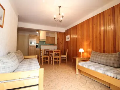 Cuisine ou kitchenette dans l'établissement Appartement spacieux 5 pers avec balcon et wifi à Lanslebourg - FR-1-508-146