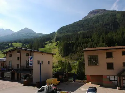 Vue générale sur la montagne ou vue sur la montagne depuis l'appartement