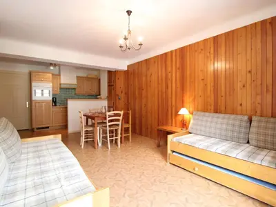 Cuisine ou kitchenette dans l'établissement Spacieux appartement 5 pers, balcon, WiFi - Lanslebourg - FR-1-508-154