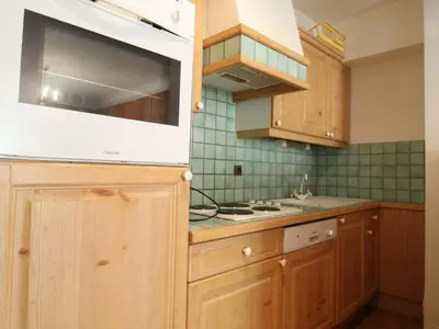 Cuisine ou kitchenette dans l'établissement Spacieux appartement 5 pers, balcon, WiFi - Lanslebourg - FR-1-508-154