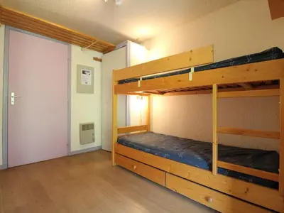 Un ou plusieurs lits dans un hébergement de l'établissement Appartement pour 4 personnes avec balcon exposé sud au pied des pistes à Val Cenis Lanslevillard - FR-1-508-172