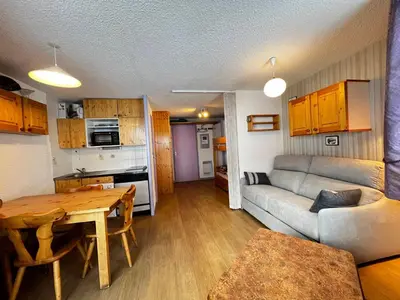 Cuisine ou kitchenette dans l'établissement Appartement pour 4 personnes avec balcon exposé sud au pied des pistes à Val Cenis Lanslevillard - FR-1-508-172