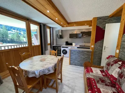 Cuisine ou kitchenette dans l'établissement Appartement rénové 4 pers, terrasse, au pied des pistes à Val-Cenis - FR-1-508-178