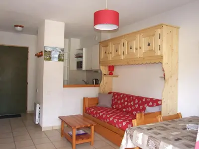 Cuisine ou kitchenette dans l'établissement Appartement cosy 4 pers - Pied des pistes, balcon et wifi gratuit - FR-1-508-193