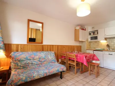 Cuisine ou kitchenette dans l'établissement Charmant appart pour 4 au centre de Lanslevillard, balcon, parking - FR-1-508-201