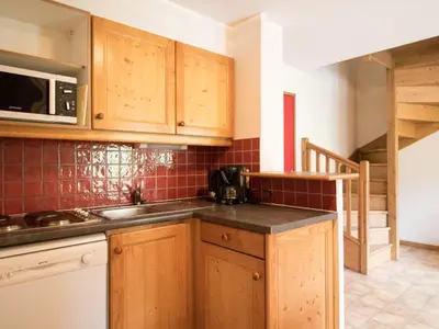 Cuisine ou kitchenette dans l'établissement Duplex 10 pers au pied des pistes avec parking, balcon et wifi à Val Cenis - FR-1-508-25