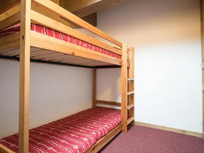 Un ou plusieurs lits dans un hébergement de l'établissement Duplex 10 pers au pied des pistes avec parking, balcon et wifi à Val Cenis - FR-1-508-25