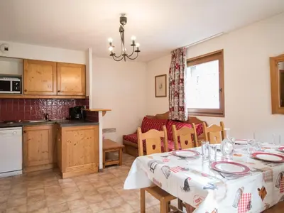 Cuisine ou kitchenette dans l'établissement Appartement spacieux 6 pers avec parking et WIFI, pieds des pistes Val Cenis - FR-1-508-29
