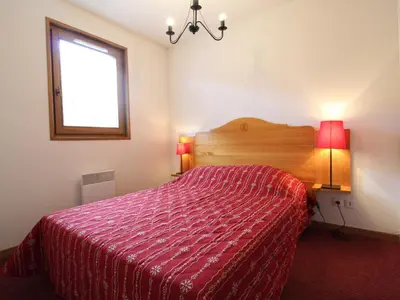 Un ou plusieurs lits dans un hébergement de l'établissement Appartement spacieux 6 pers. au pied des pistes avec parking et WIFI - FR-1-508-34