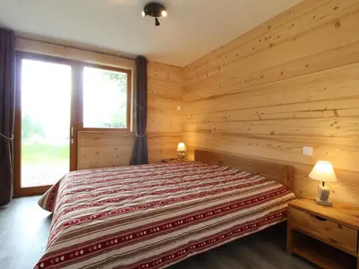 Un ou plusieurs lits dans un hébergement de l'établissement Appartement spacieux pour 8 personnes à Val Cenis Lanslevillard, proche des pistes et commodités - FR-1-508-38