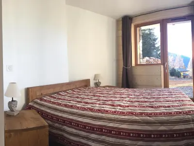 Un ou plusieurs lits dans un hébergement de l'établissement Appartement spacieux pour 8 personnes à Val Cenis Lanslevillard, proche des pistes et commodités - FR-1-508-38
