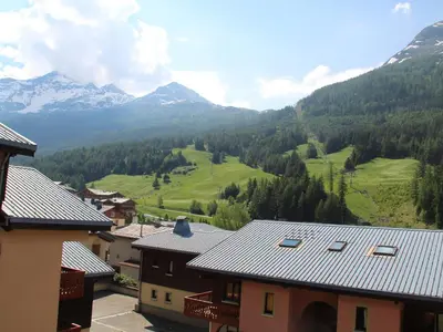 Vue générale sur la montagne ou vue sur la montagne depuis l'appartement