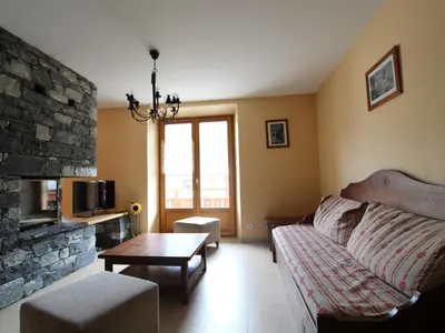 Un ou plusieurs lits dans un hébergement de l'établissement Spacieux duplex 10 pers à Lanslebourg avec cheminée, WIFI, 4 chambres - FR-1-508-43