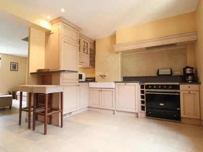 Cuisine ou kitchenette dans l'établissement Spacieux duplex 10 pers à Lanslebourg avec cheminée, WIFI, 4 chambres - FR-1-508-43