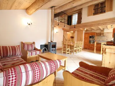 Coin salon dans l'établissement Appartement Duplex pour 10 Personnes au Coeur de Val Cenis Lanslebourg - FR-1-508-48