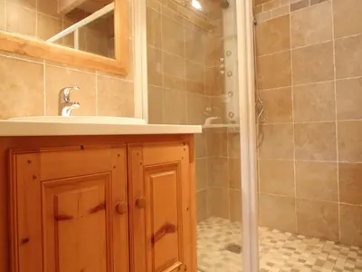 Salle de bains dans l'établissement Appartement Duplex pour 10 Personnes au Coeur de Val Cenis Lanslebourg - FR-1-508-48