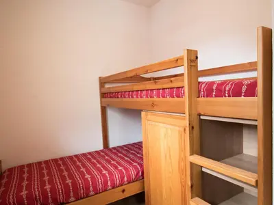 Un ou plusieurs lits dans un hébergement de l'établissement Appartement spacieux 6 pers au pied des pistes avec balcon et parking - FR-1-508-49