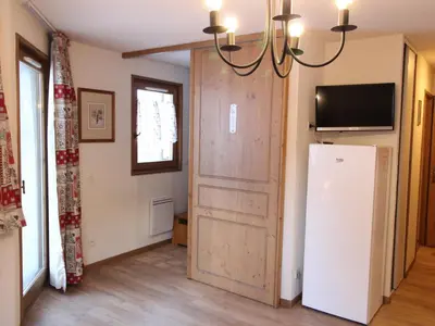 Cuisine ou kitchenette dans l'établissement Appartement spacieux à Lanslevillard avec balcon et parking - FR-1-508-51