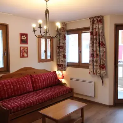 Appartement spacieux à Lanslevillard avec balcon et parking - FR-1-508-51
