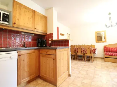 Cuisine ou kitchenette dans l'établissement Appartement spacieux 6 pers au pied des pistes avec parking et WIFI - FR-1-508-53