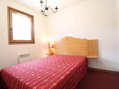Un ou plusieurs lits dans un hébergement de l'établissement Appartement spacieux 6 pers au pied des pistes avec parking et WIFI - FR-1-508-53