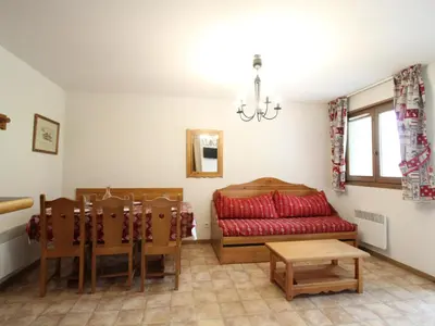Coin salon dans l'établissement Appartement spacieux 6 pers au pied des pistes avec parking et WIFI - FR-1-508-53