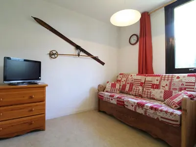 Télévision ou salle de divertissement dans l'établissement Studio 3 pers. au pied des pistes avec balcon exposé sud, draps fournis, proche commerces - FR-1-508-76