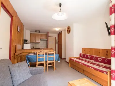 Cuisine ou kitchenette dans l'établissement Appartement à Lanslebourg, 7 pers, près des pistes - FR-1-508-98