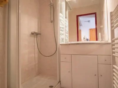 Salle de bains dans l'établissement Appartement à Lanslebourg, 7 pers, près des pistes - FR-1-508-98