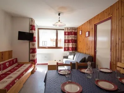 Télévision ou salle de divertissement dans l'établissement Appartement à Lanslebourg, 7 pers, près des pistes - FR-1-508-98