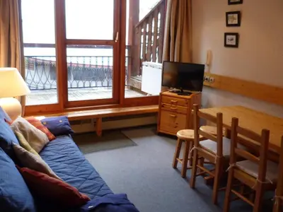Télévision ou salle de divertissement dans l'établissement Duplex 2 pièces skis aux pieds, animaux admis, Arc 1800 - FR-1-411-171