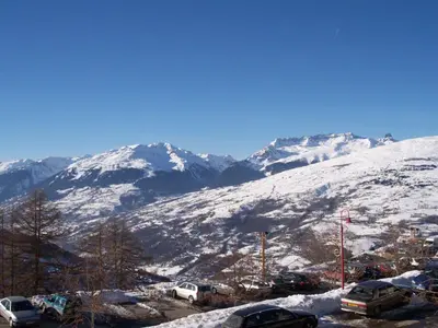 Vue générale sur la montagne ou vue sur la montagne depuis l'appartement