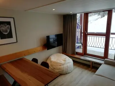 Télévision ou salle de divertissement dans l'établissement Duplex cosy skis aux pieds, 6 pers, Charmettoger - FR-1-411-338