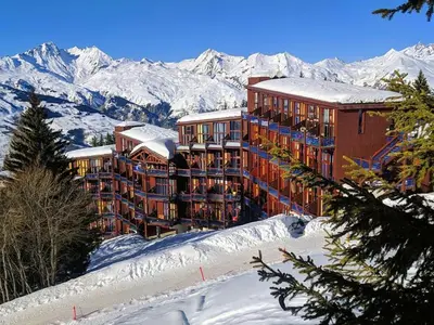 Vue générale sur la montagne ou vue sur la montagne depuis l'appartement