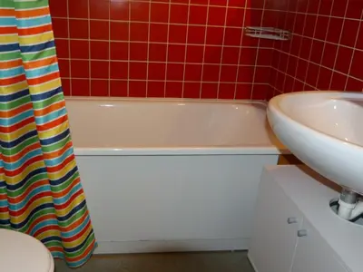 Salle de bains dans l'établissement Duplex cosy skis aux pieds, 6 pers, Charmettoger - FR-1-411-338
