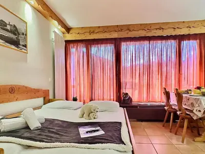 Un ou plusieurs lits dans un hébergement de l'établissement Studio à Tignes, 4 pers, balcon sud, proche pistes - FR-1-411-400