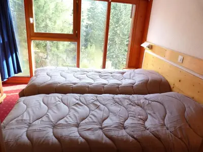 Un ou plusieurs lits dans un hébergement de l'établissement Duplex skis aux pieds 6 pers à Arc 1800, Animaux ok, WIFI - FR-1-411-12