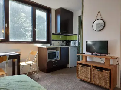 Cuisine ou kitchenette dans l'établissement Studio cosy 2 pers, Arc 1800, animaux acceptés - FR-1-411-114