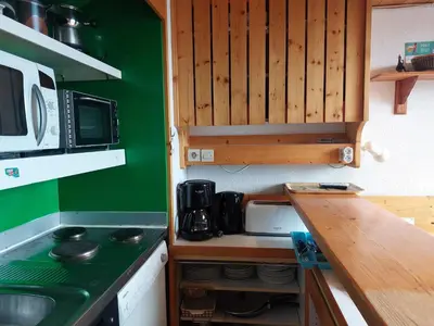 Cuisine ou kitchenette dans l'établissement Duplex confortable pour 6 personnes à Arc 1800 - FR-1-411-191