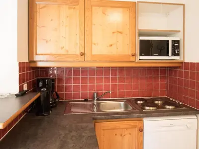 Cuisine ou kitchenette dans l'établissement Appartement spacieux 6 pers, balcon sud, parking - FR-1-508-8