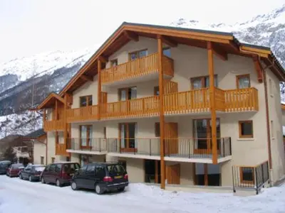 Plan de l'établissement Appartement 6 pers, centre village, proche pistes, 52m², balcon, WIFI, casier à skis, draps inclus - FR-1-508-12