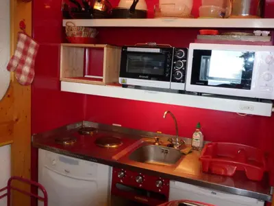 Cuisine ou kitchenette dans l'établissement Appartement 2 pièces 6 personnes, balcon et Wifi aux Arcs 1800 - FR-1-411-107