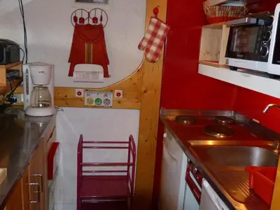 Cuisine ou kitchenette dans l'établissement Appartement 2 pièces 6 personnes, balcon et Wifi aux Arcs 1800 - FR-1-411-107