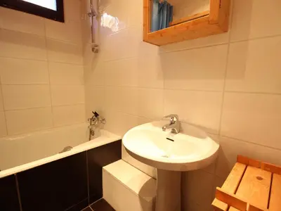 Salle de bains dans l'établissement Appartement 2 pièces 6 pers, Plan Peisey, proche commerces et pistes - FR-1-411-79